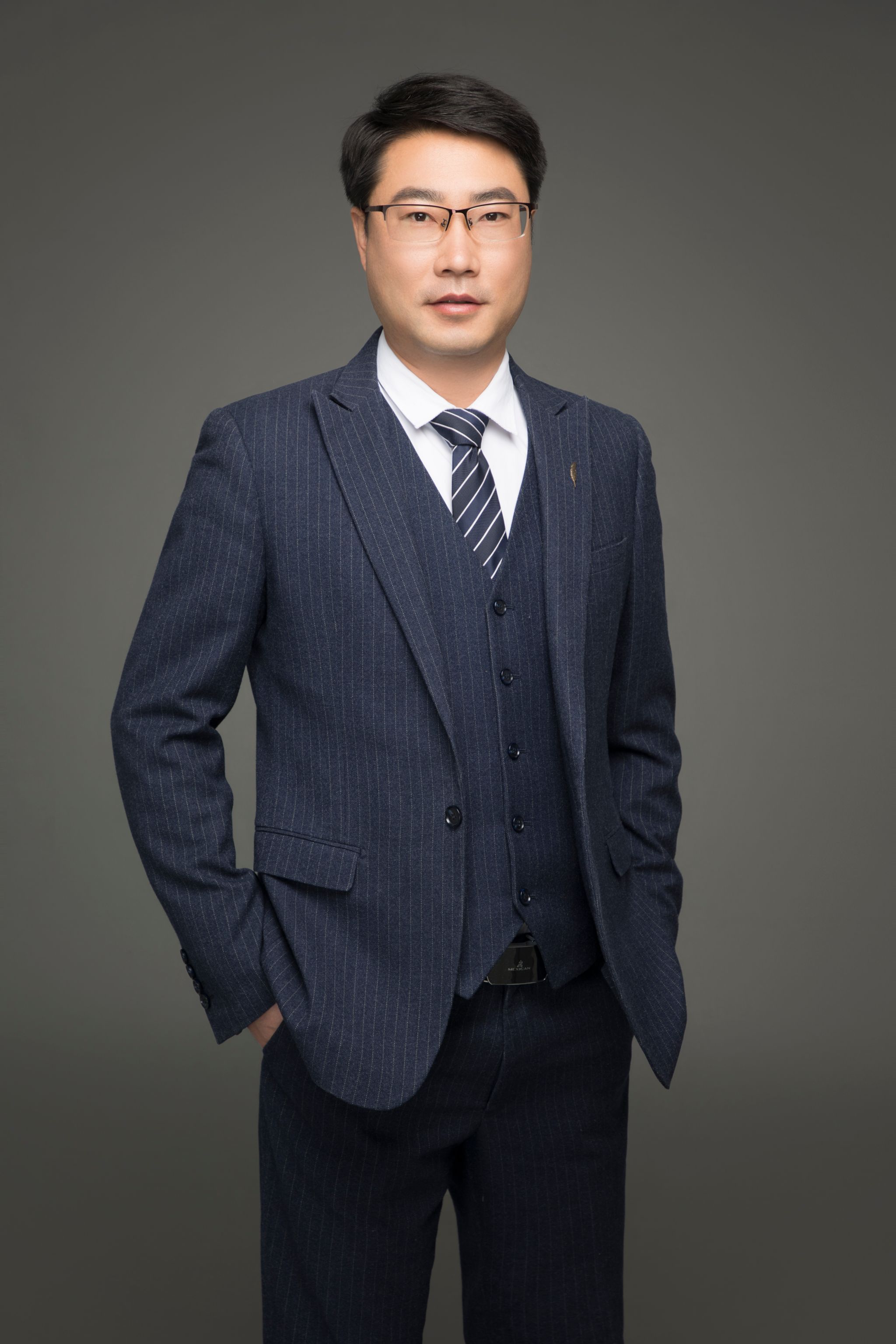 优秀教职工——高忠虎